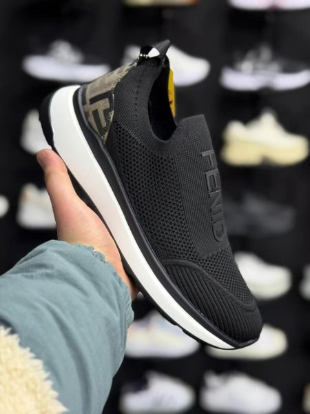 BLACK/WHITE